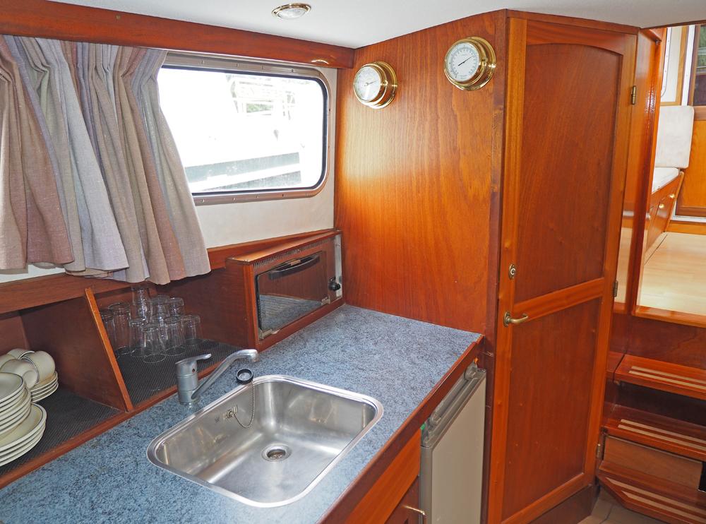 Saloon, Accommodation